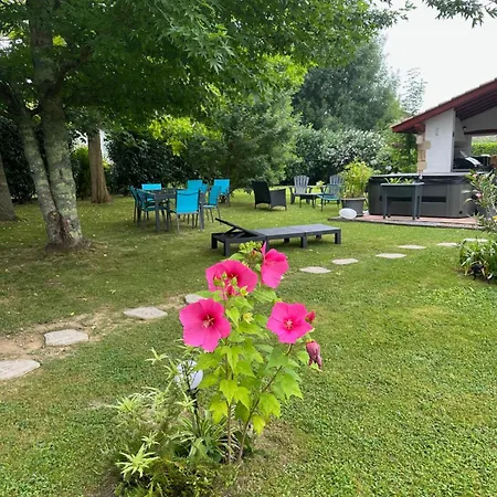 Les D'arrauntz Bed & Breakfast *