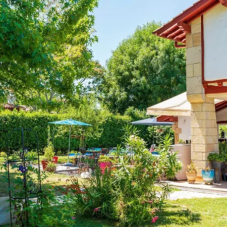 Les D'arrauntz Bed & Breakfast